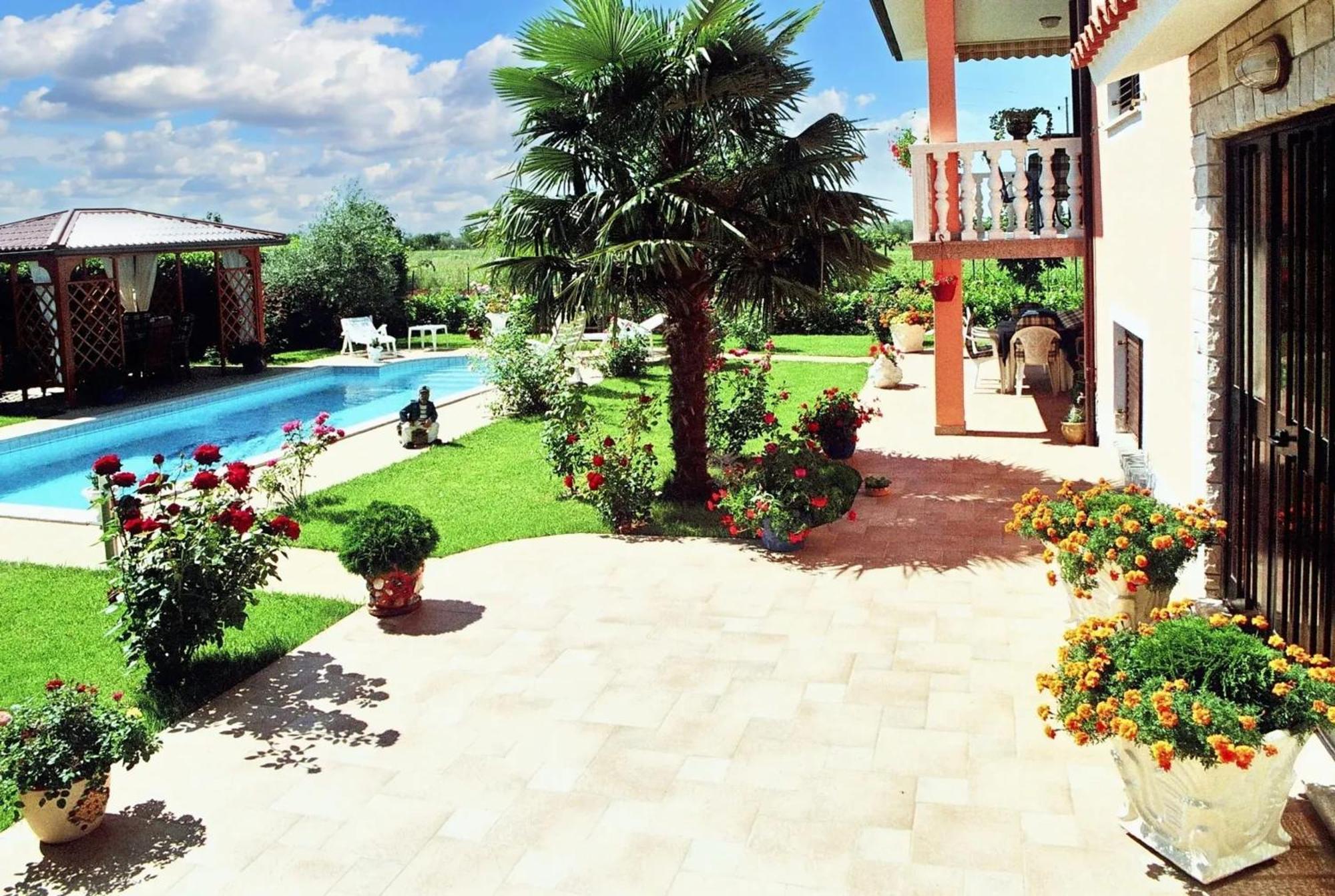 Villa Charming In With Private Pool