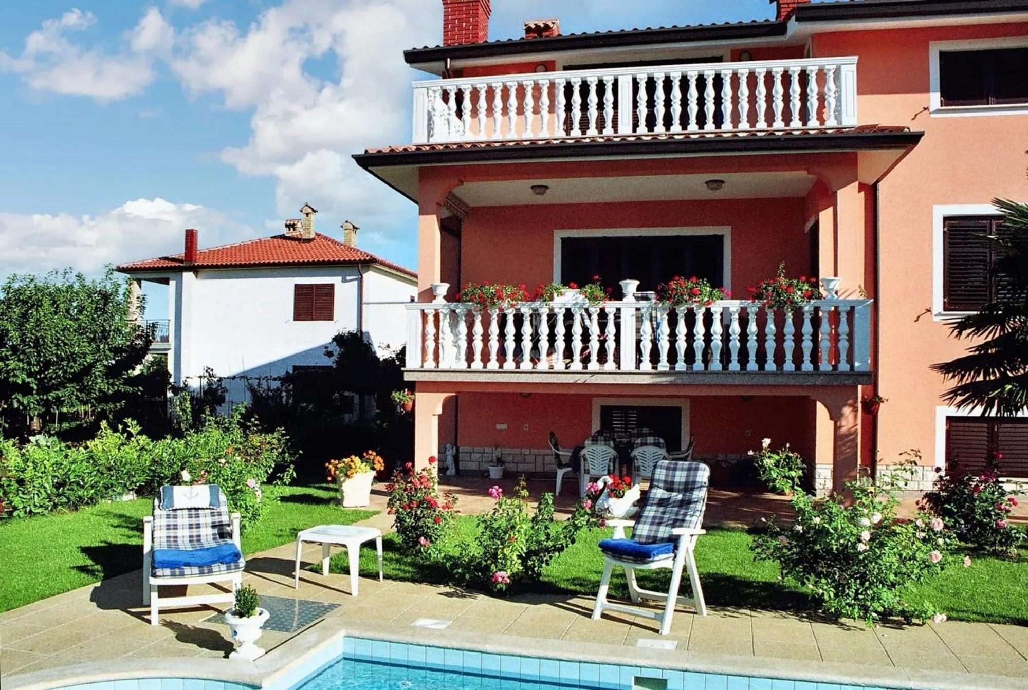 Charming In With Private Pool