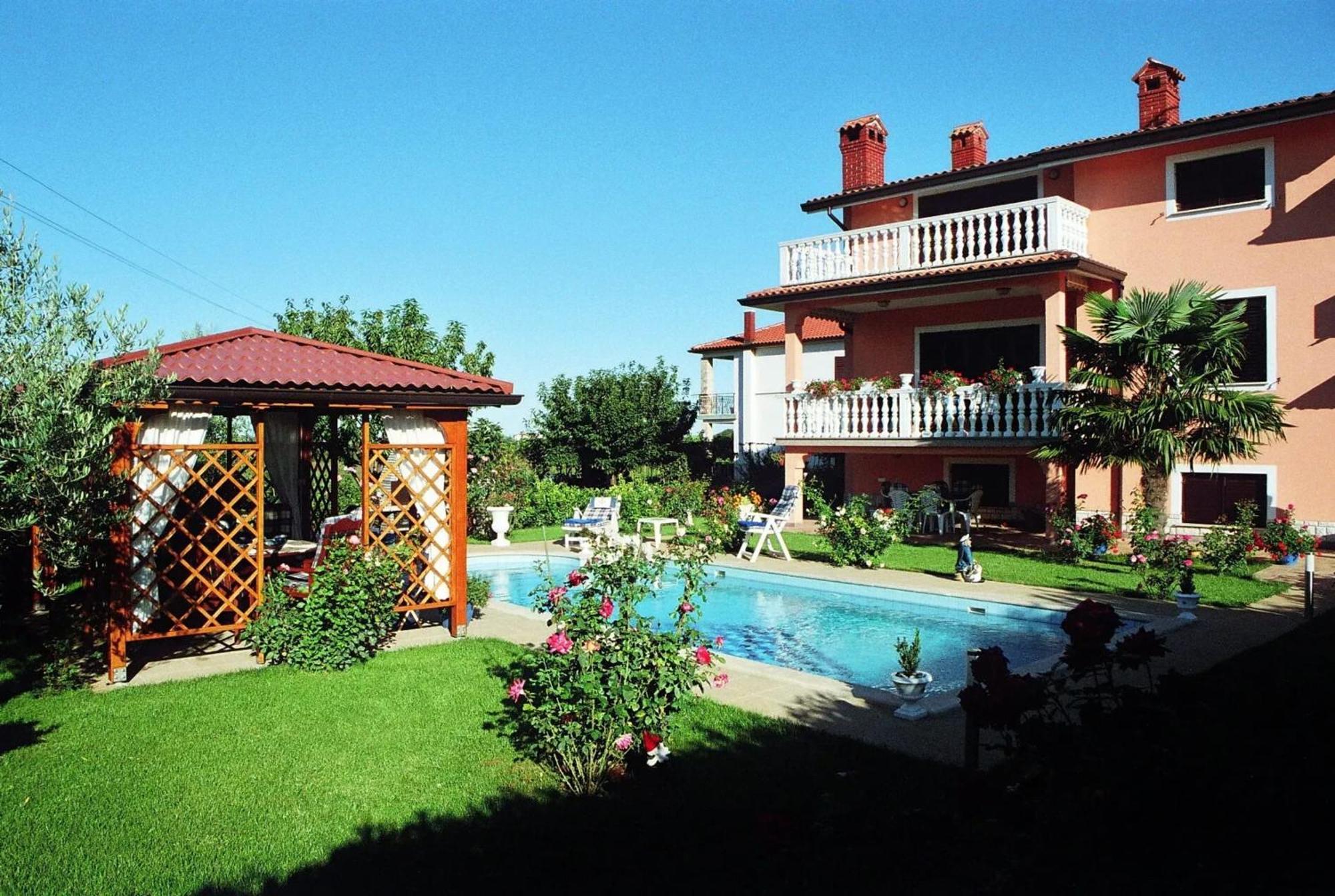 Charming In With Private Pool Umag